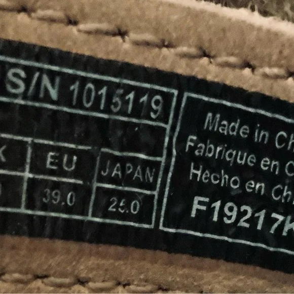 NWOT..TEVA leather  Sandals - Picture 9 of 10